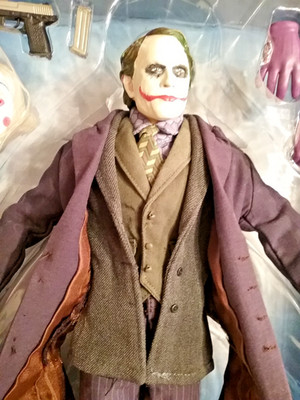 Heath Ledger: Deluxe Joker Figure in Box + Book (1:6 Scale)