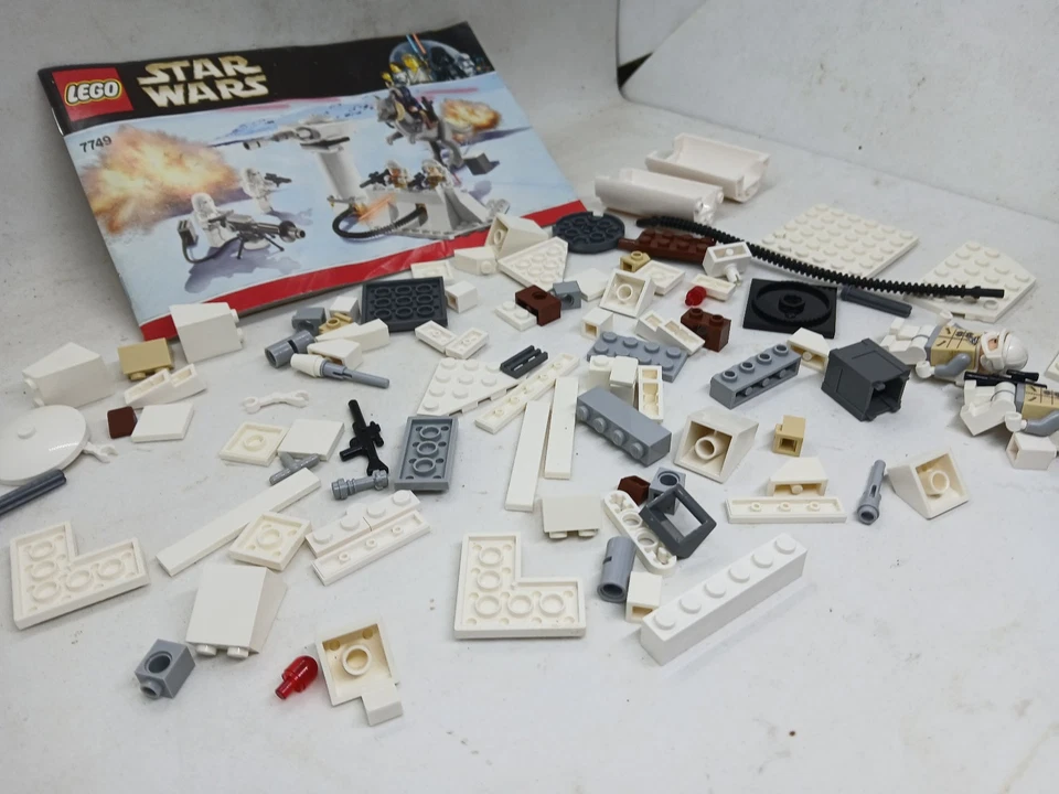 LEGO Star Wars: Echo Base (7749) PRINCIPALMENTE COMPLETO, 2 FIGURAS Foto 3 de 4