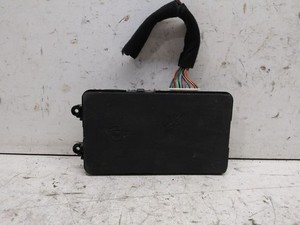 2018 Genesis G90 OEM wireless phone charging pad id 95560-D2000