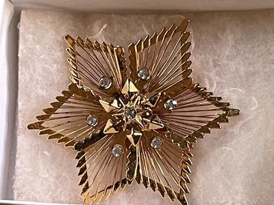 Vtg MONET Gold Tone Wire 6 Point Star Brooch w/Rhinestones 2'' Wide