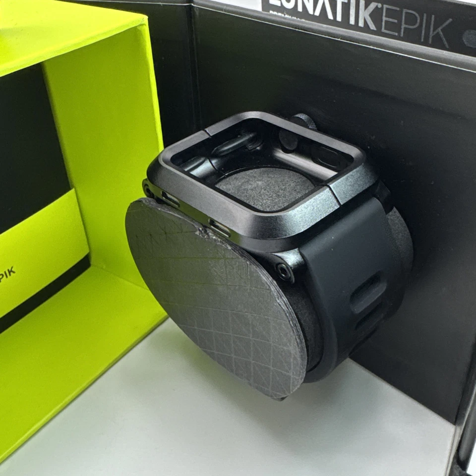 LUNATIK EPIK 007 Estuche de Aluminio Negro con Banda de Silicona para Apple Watch “1” 42mm Foto 3 de 4