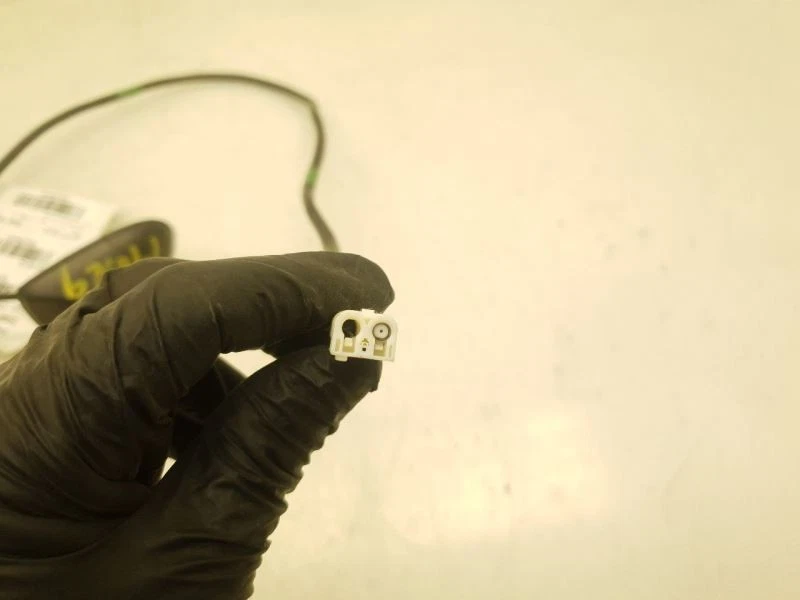 12 ANTENAS MONTADAS EN TECHO TOYOTA YARIS Foto 3 de 4