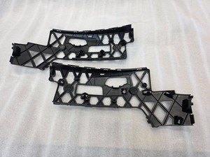 VW Passat 3C B7 Führungstück Halter Stoßstange vorne re. / li. 3AA807178 / 177