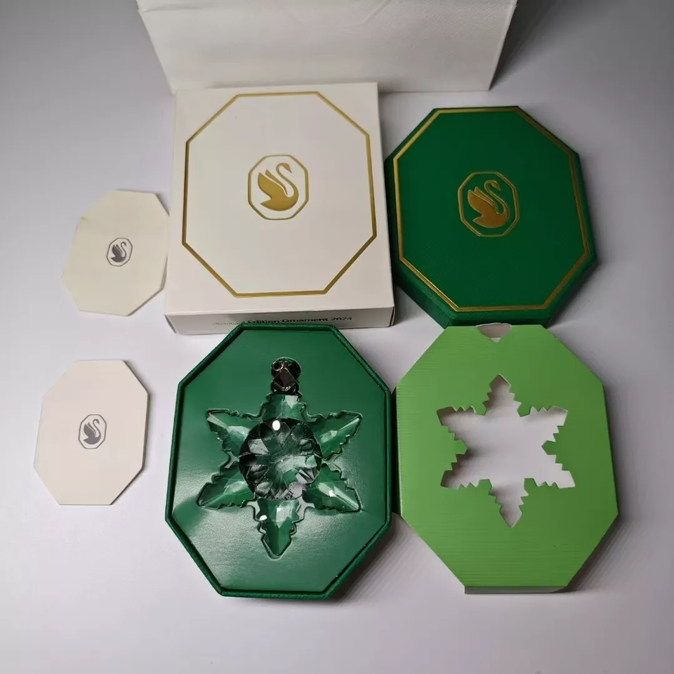 2024 Swarovski Clear Large Crystal Snowflake Annual Ornament 5661079