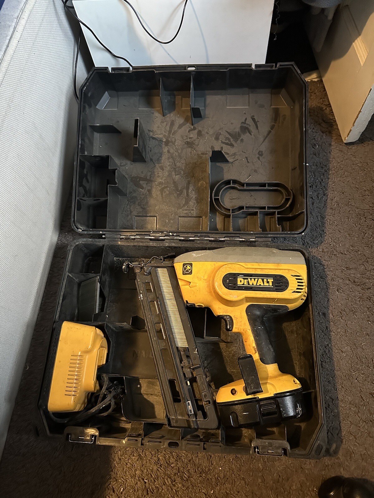 Dewalt DC618 18v Cordless 2nd Fix Nail Gun 18v Battery +Charger+Case eBay