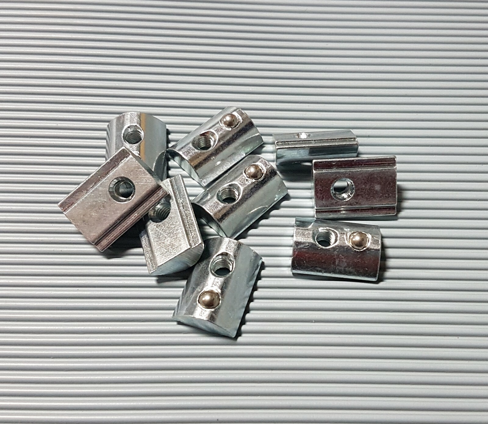 100 Stück Nutensteine M8 Für Aluprofile 40x40 & 40x80 - Mit Federkugel