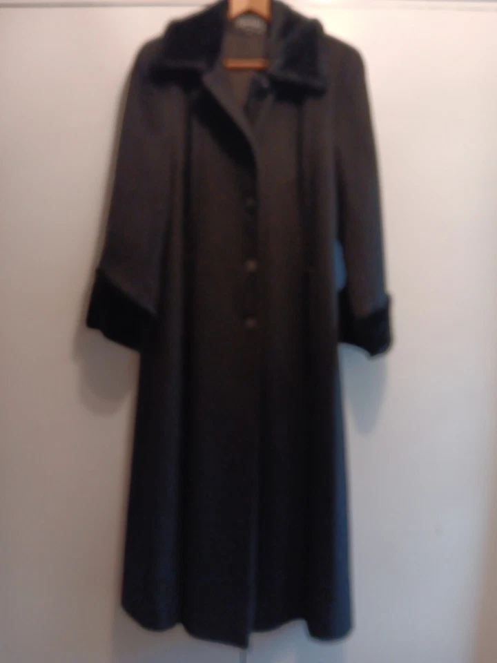 Vintage Portrait Black Wool Blend Long Maxi Coat Faux Fur Trim Collar/Cuffs Sz 8