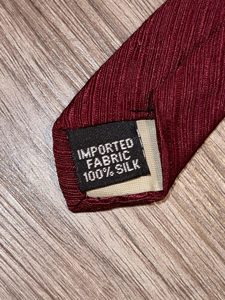 Corbata Oleg Cassini Para Hombre Talla Única Rojo Borgoña 100% Seda Texturizada Acanalada Hecha en EE. UU. Foto 4 de 4