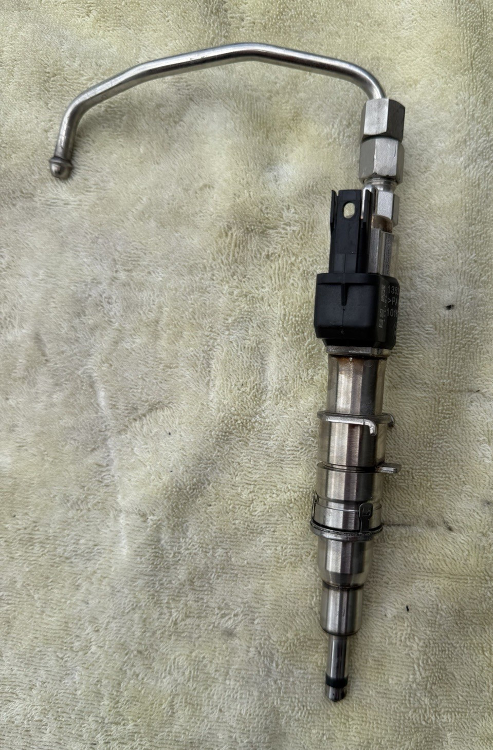 Rolls-Royce Ghost Fuel injector P/N 13537585261