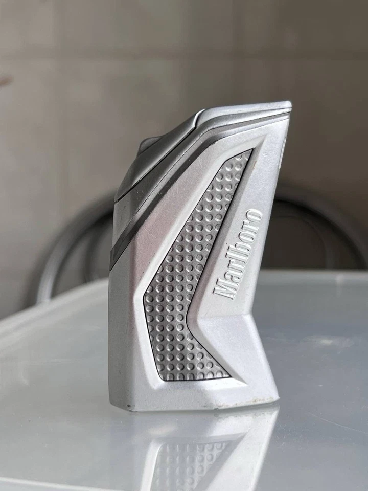 90s Vintage MARLBORO CIGARETTES METAL LIGHTER Geometric Steel Metal Metallic Y2K - Image 2 of 4