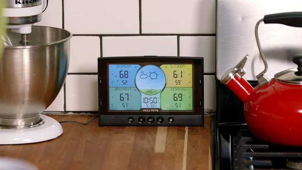 Full Color Indoor/Outdoor Thermometer with Weather Forecasting & 3 Sensors - Image 4 of 4