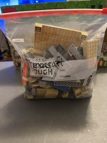 LEGO MINECRAFT 21121 Desert Outpost - Not complete - no manual - sold as is