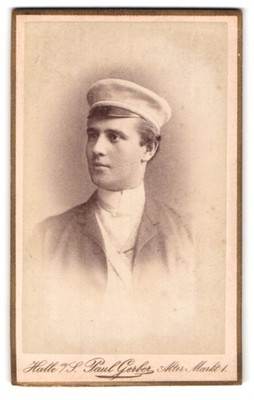 Fotografie Paul Gerber, Halle a/S, Alter Markt 1, Porträt eines jungen Mannes m 