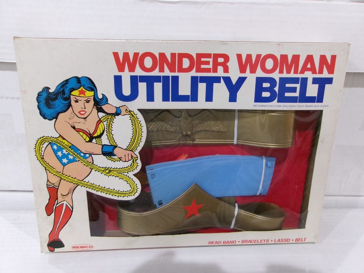Wonder Woman Utility Belt Remco 1978 Attached to orignal backing