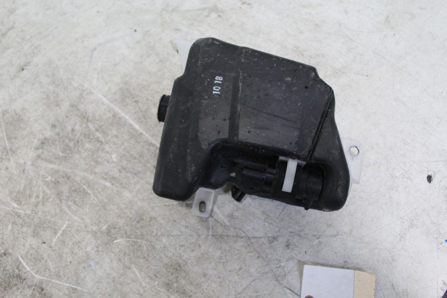 Washer Bottle AUDI R8 18