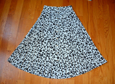 women's Stradivarius black and white skirt size M