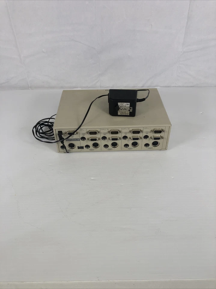 Linksys #SVIEW04 Pro Connect 4 Station CPU Switch Movie Prop - Image 3 of 4