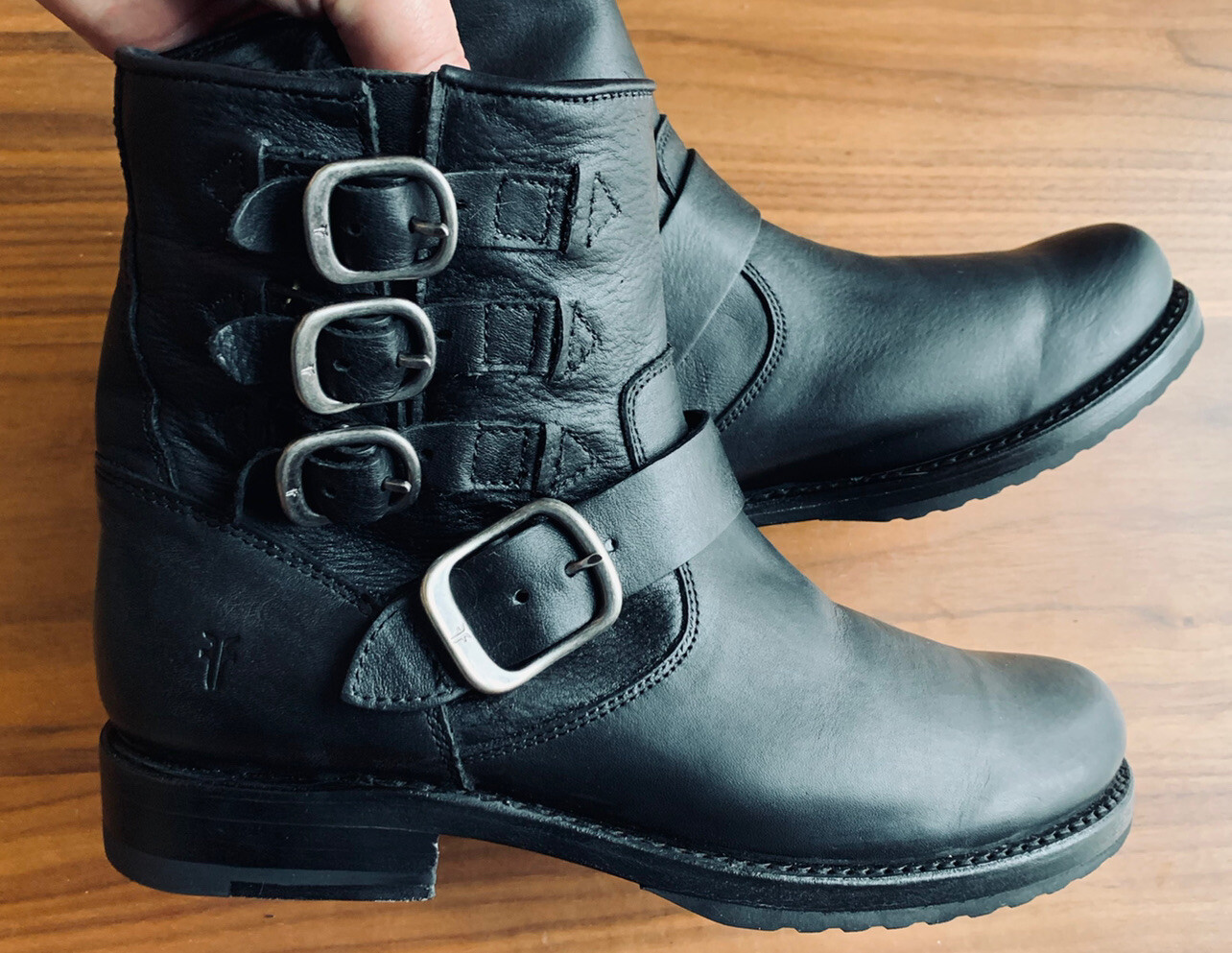 FRYE Veronica Belted Short Black 