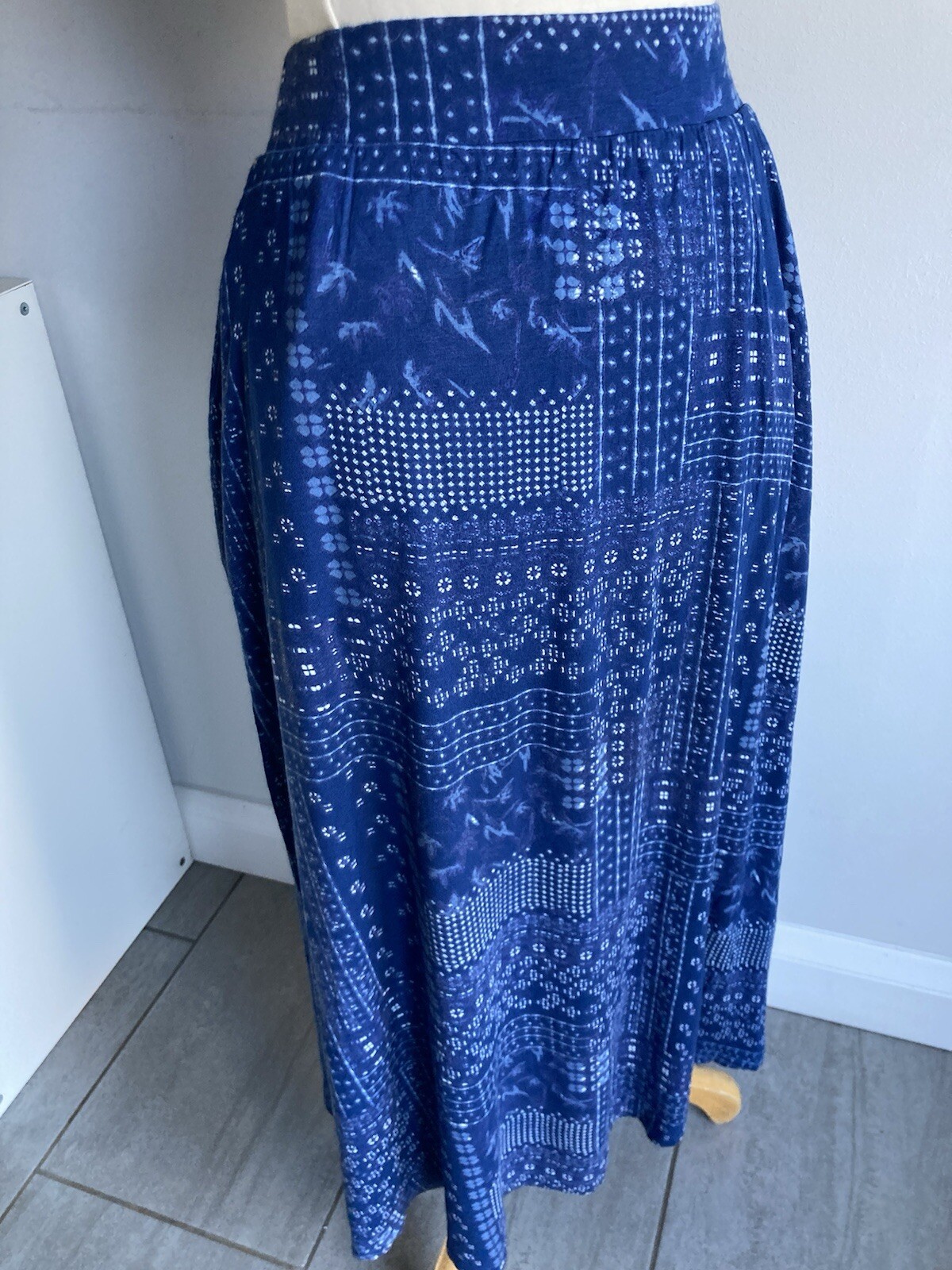 White Stuff Ladies Blue Patterned Elasticated Lon… - image 2