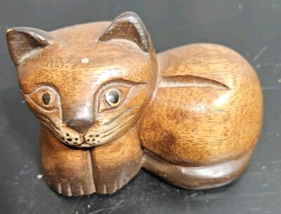 Vintage Primitive Folk Art Wooden Cat Carving