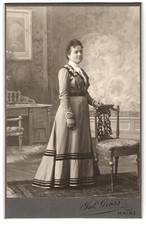Fotografia Luglio Grande, Magonza, ritratto di bella giovane donna nel magnifico meglio 
