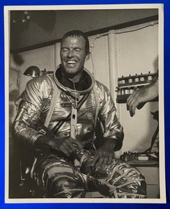 L GORDON COOPER SPACE SUIT MERCURY CANDID SPECIAL INTEREST ORIGINAL ERA PHOTO