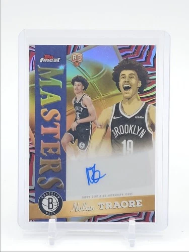 NOLAN TRAORE 2025-26 TOPPS FINEST MASTERS ROOKIE BLACK RED RC AUTO /10 Q3178