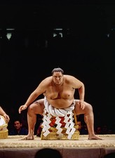 Akebono Taro born in Hawaii as Chad Rowan performs a ritual prior - Old Photo 2