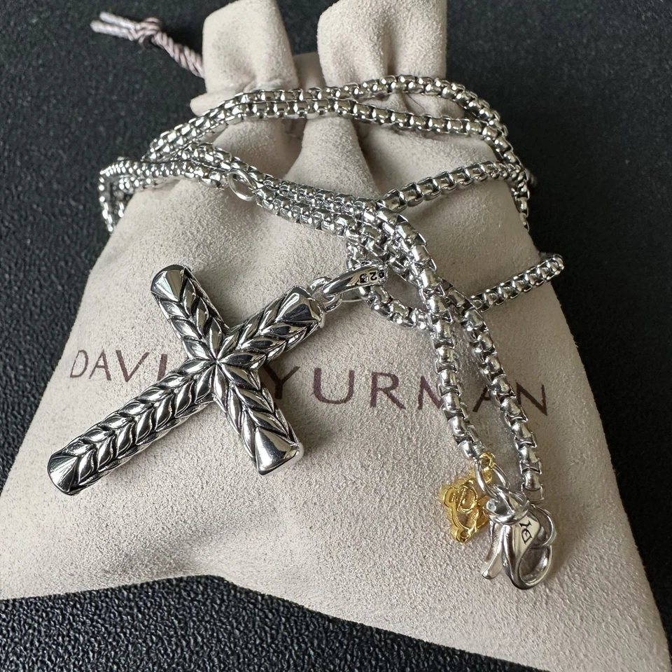 Collar Colgante Cruz David Yurman Plata de Ley 925 con Diamantes Negros 20" Foto 4 de 4