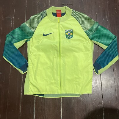 nike sportswear dynamic reveal