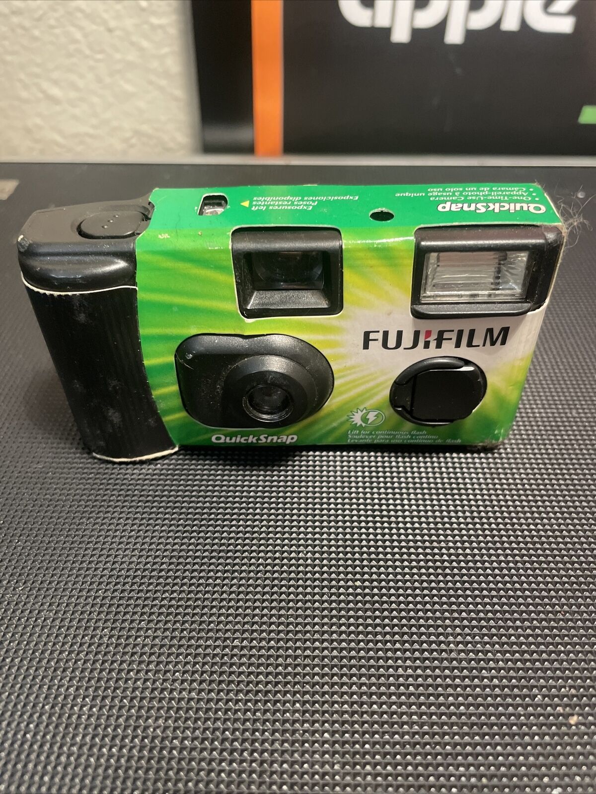 Fujifilm QuickSnap Flash 400 Single Use Film Camera (7033661) - Moment