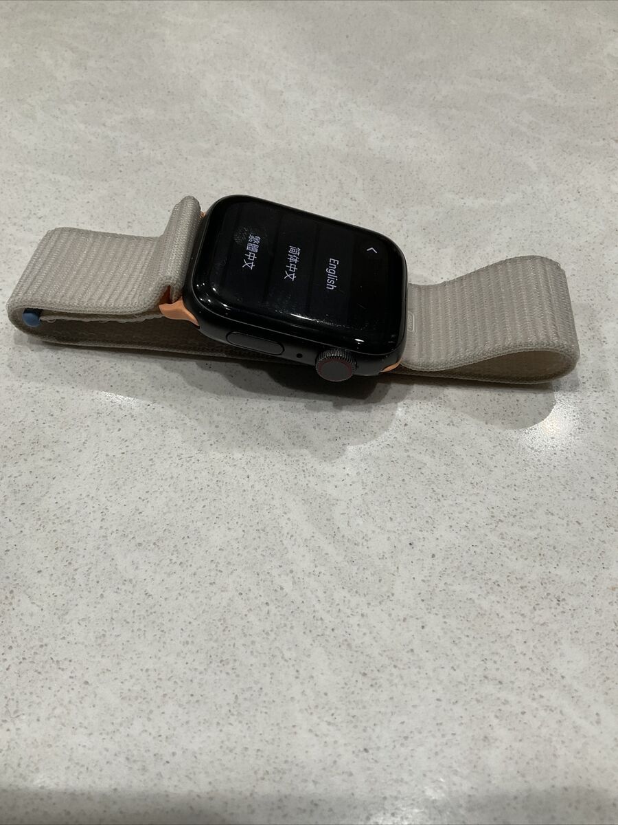 Apple Watch Series SE 44mm -space Gray- A2354 (GPS + Apple Watch Series SE 44mm -space Gray- A2354 (GPS +