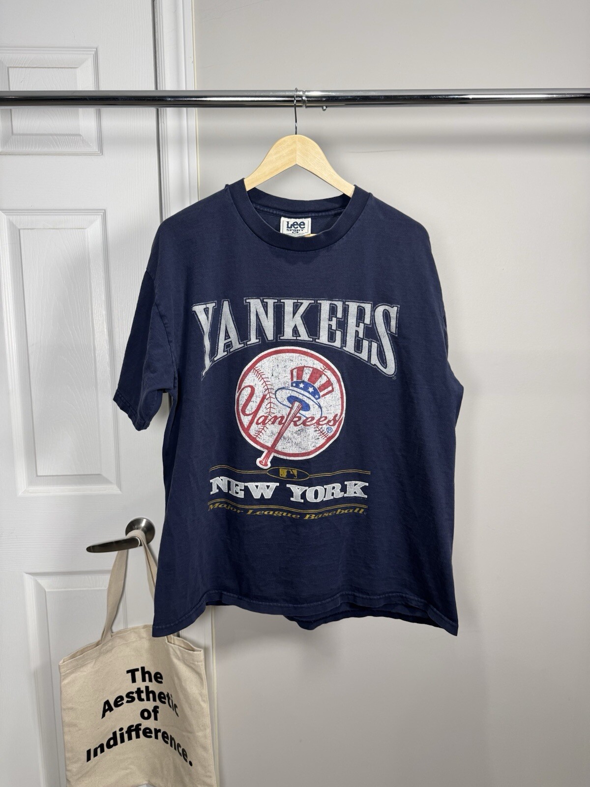 New York Yankees Navy T-shirt Size XL Vintage MLB Lee Sports/Nutmeg Mills Men’s
