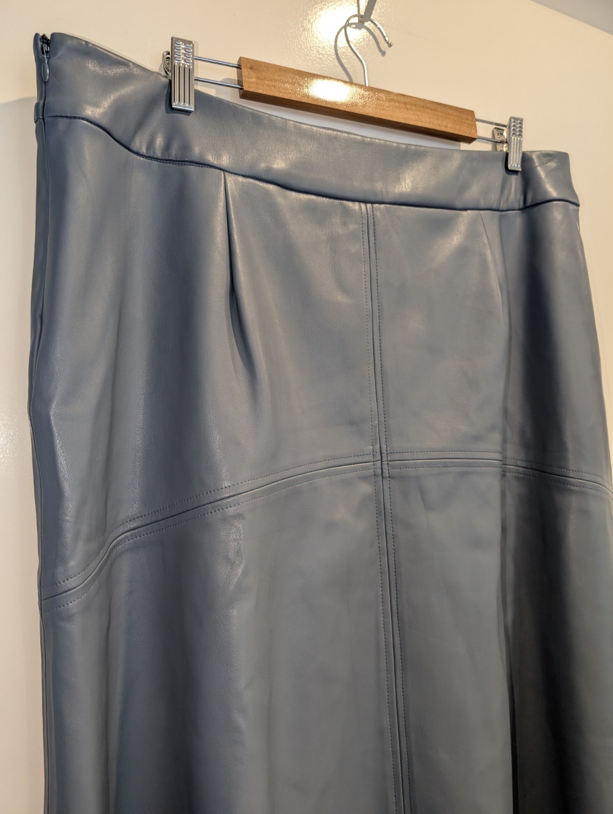 Stylish Bluestone Basque Faux Leather Midi Skirt Size 18 RRP $119.95-image