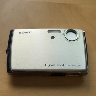 Sony Cyber-shot DSC-T33 Silver Compact Digital Camera with Dock
