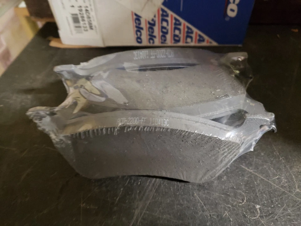 NUEVO AC DELCO 14D858M Juego de pastillas de freno trasero para 01-07 Chrysler Town & Country  Foto 2 de 4