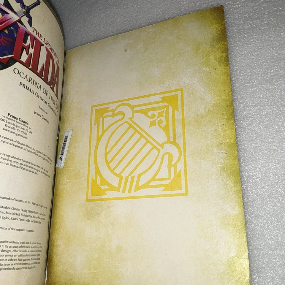The Legend of Zelda Ocarina of Time 3D official game guide No Poster Gc Used - Image 2 of 4