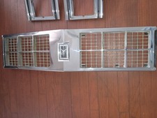 1980-1984 Oldsmobile Custom Cruiser . Nenity-eight.delta 88 Front Grille Oem