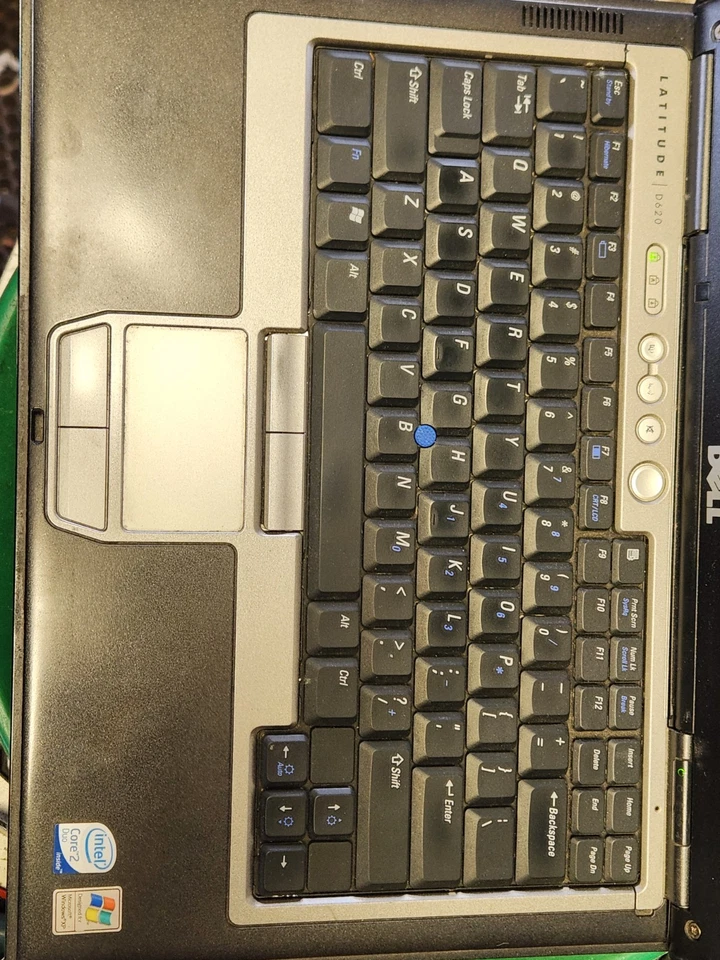 Dell Latitude D620 2 GB Intel Core 2 Duo 06F6 2 GHz SIN SISTEMA OPERATIVO / HD LEER DESCRIPCIÓN Foto 4 de 4