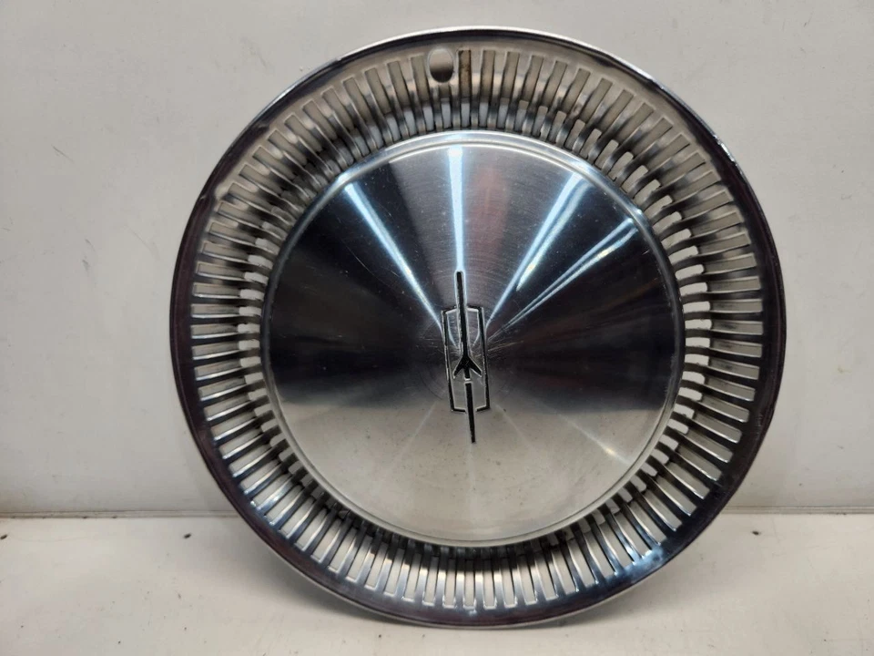 Oldsmobile Ninety-Eight 1977-79 cubiertas de rueda - 15 pulgadas *OK estado* JUEGO COMPLETO Foto 3 de 4