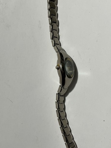 Gucci Quartz Stainless Steel Ladies Watch Series 90001 NEW Battery Working - Imagen 3 de 5
