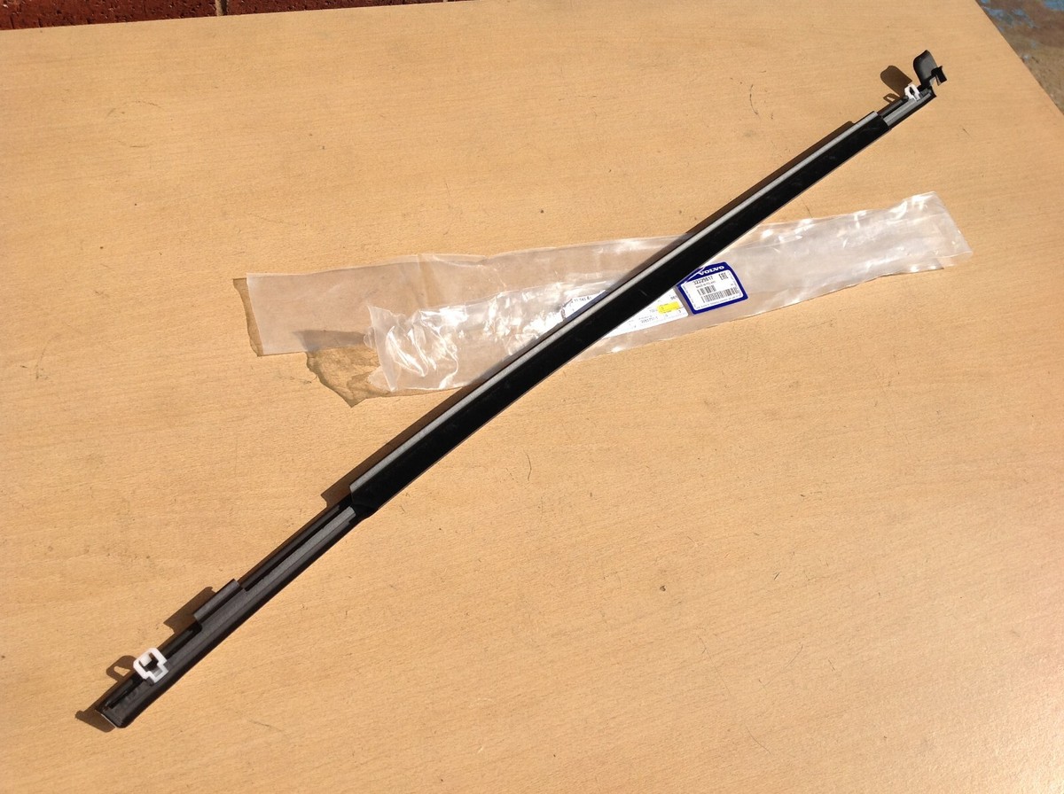 VOLVO XC60 MK2 REAR RH SIDE DOOR WINDOW STRIP SEAL SILL INSERT 