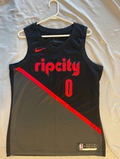 Damian Lillard Portland Trailblazers Rip City edition jersey (Size L)