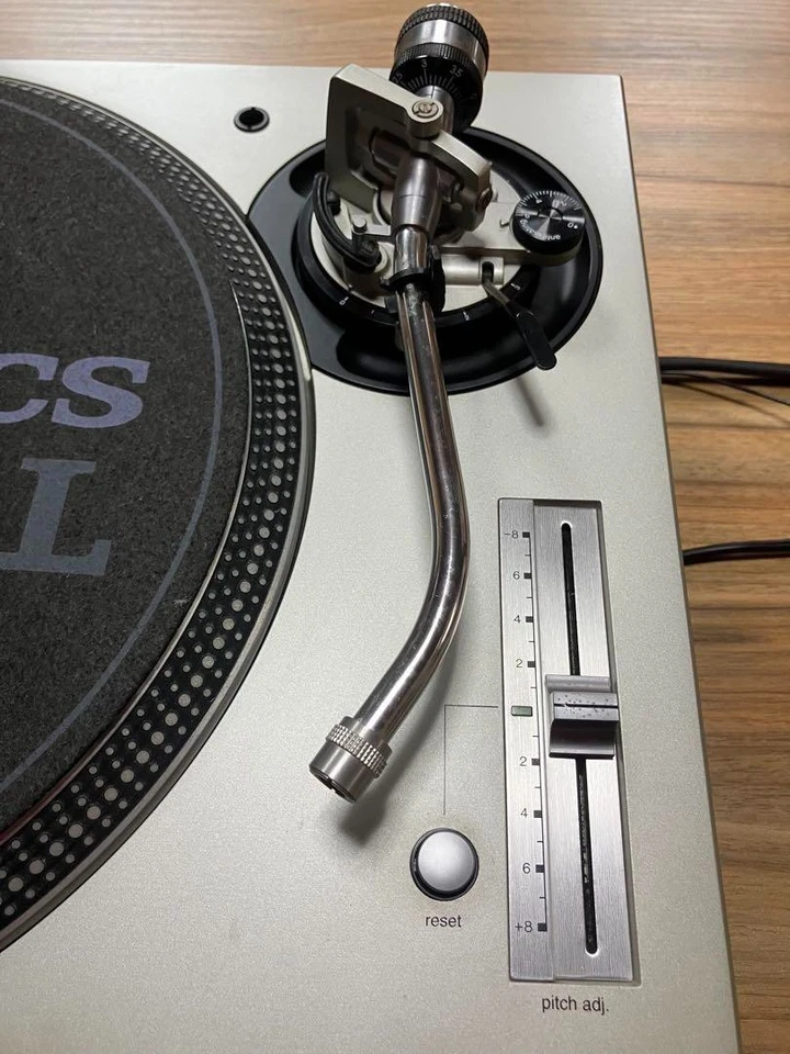 Technics SL-1200MK5 Tocadiscos Cuarzo Sintetizador Forma S Brazo DJ Totalmente Funcional Foto 2 de 4