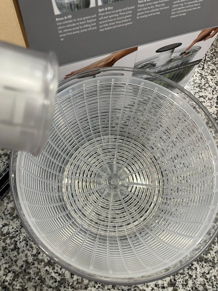 OXO  Salad Spinner Soft Push Handle Basket/Bowl/Lid Kitchen Utensils - Image 4 of 4