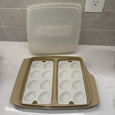 Tupperware Deviled Egg Keeper Carrier Tray Container Beige  723-2 Vintage