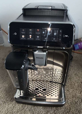 Philips 3300 Series EP3347 90 Fully Automatic Espresso Coffee Machine w LatteGo