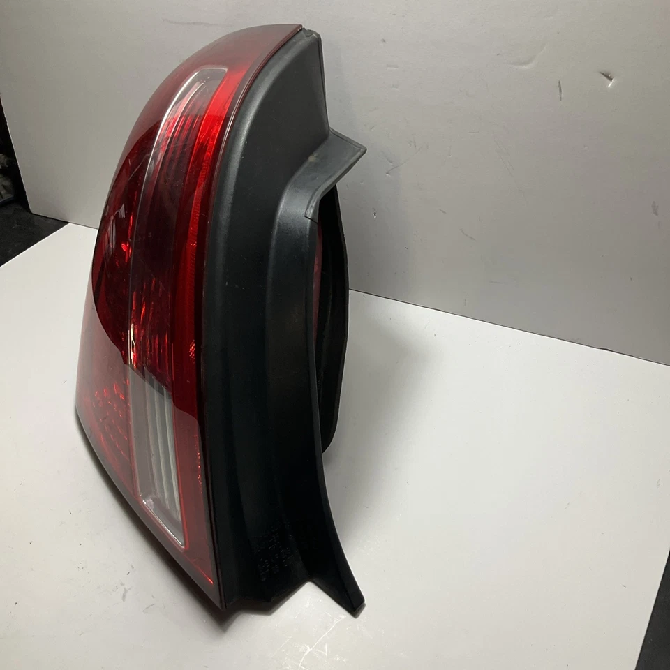 Левый задний фонарь со стороны водителя для KIA Amanti 2007–2009 годов от оригинального производителя 92401-3F - Изображение 4 из 4