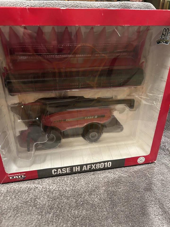 ERTL Case-IH AFX 8010 1/32 Combine with Grain & Corn Heads - Image 2 of 4