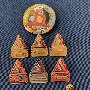 Pin's Souvenir Curling 1986 - Balai Toronto Canada - Émail - Fabriqué à Taïwan